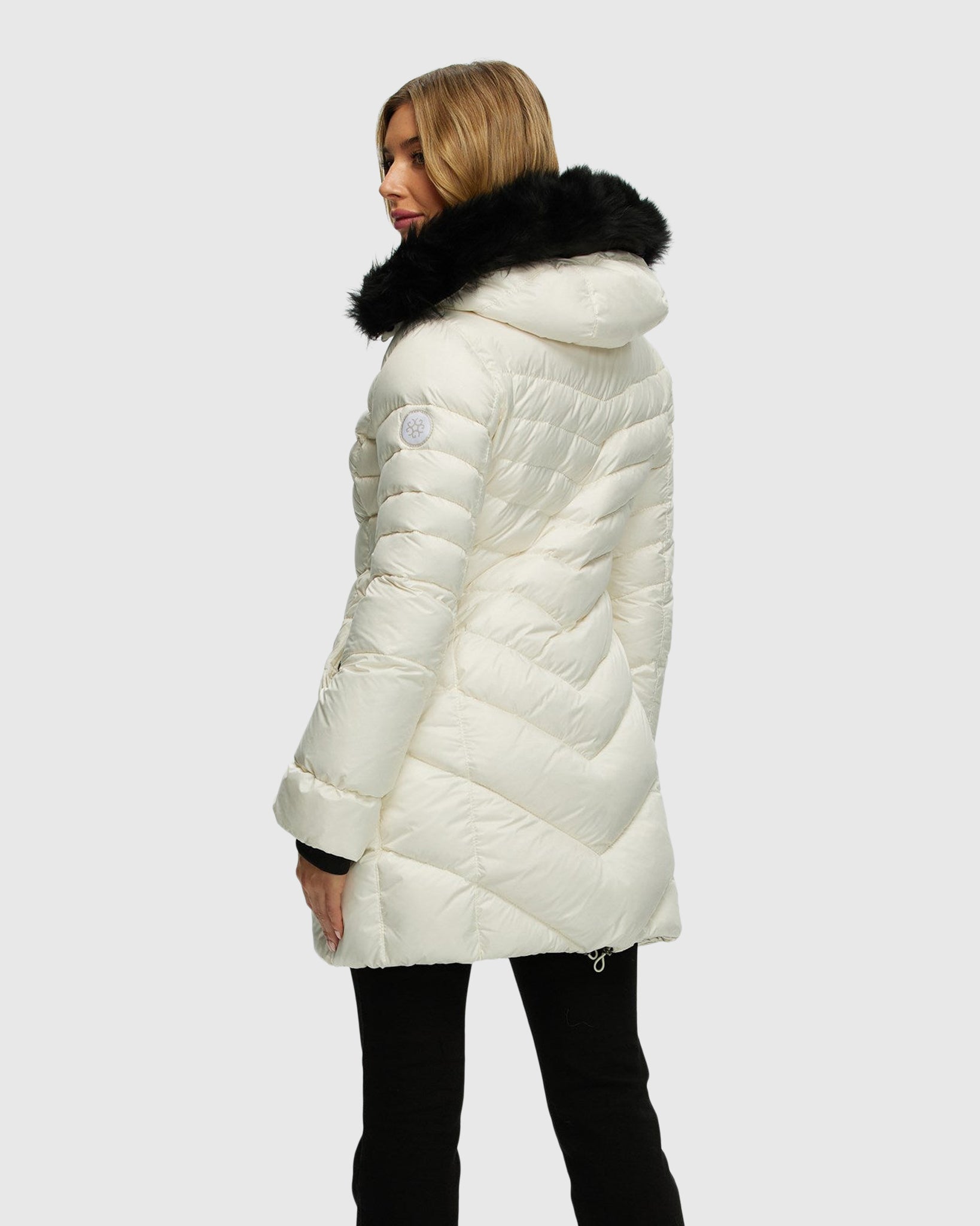 #Color_IVORY/BLACK