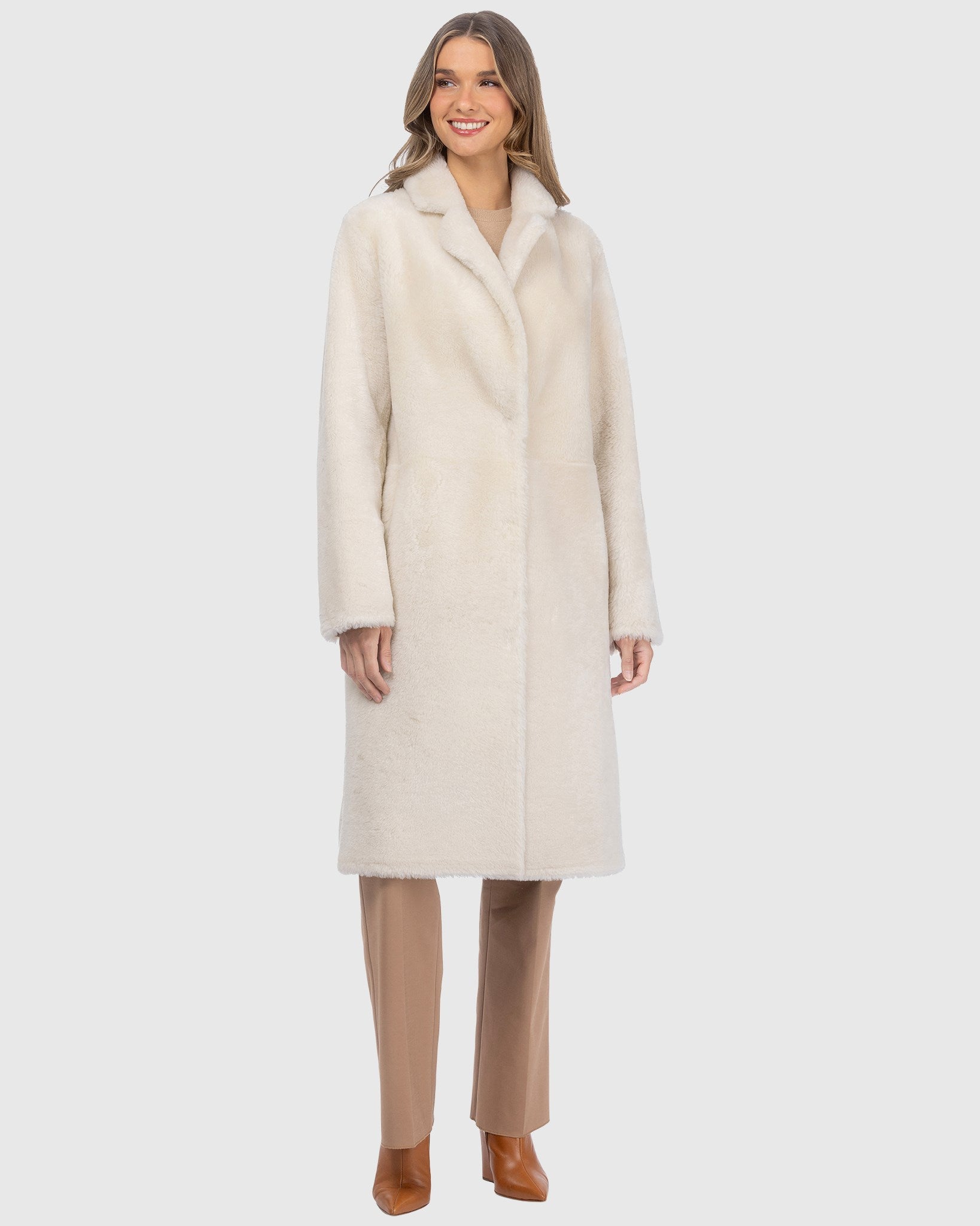 REVERSIBLE MERINO SHEARLING LAMB SHORT COAT