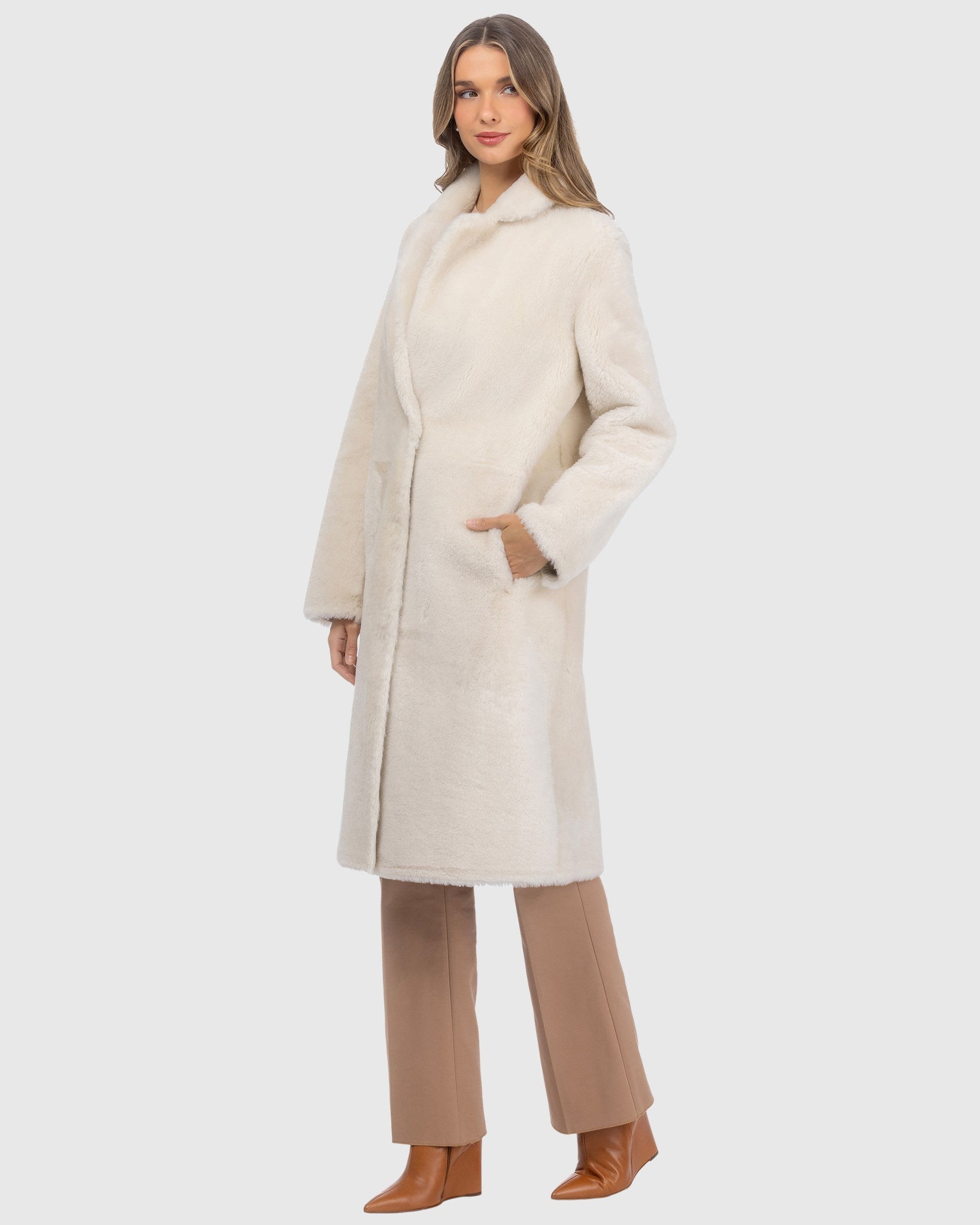 REVERSIBLE MERINO SHEARLING LAMB SHORT COAT