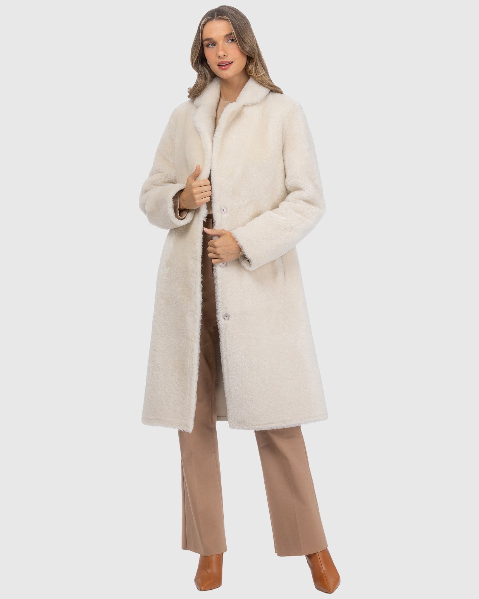 REVERSIBLE MERINO SHEARLING LAMB SHORT COAT