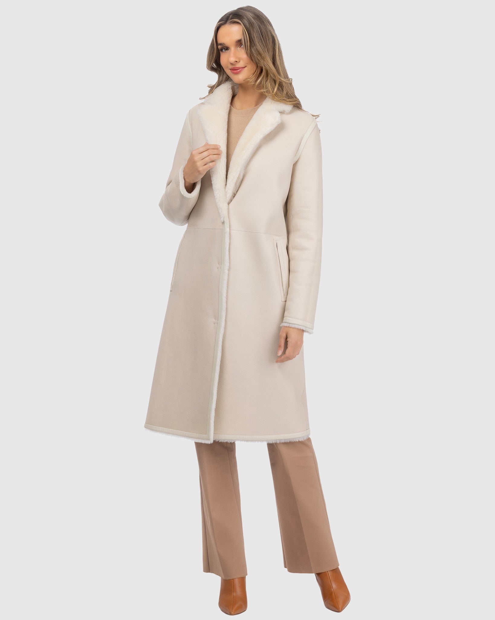 REVERSIBLE MERINO SHEARLING LAMB SHORT COAT