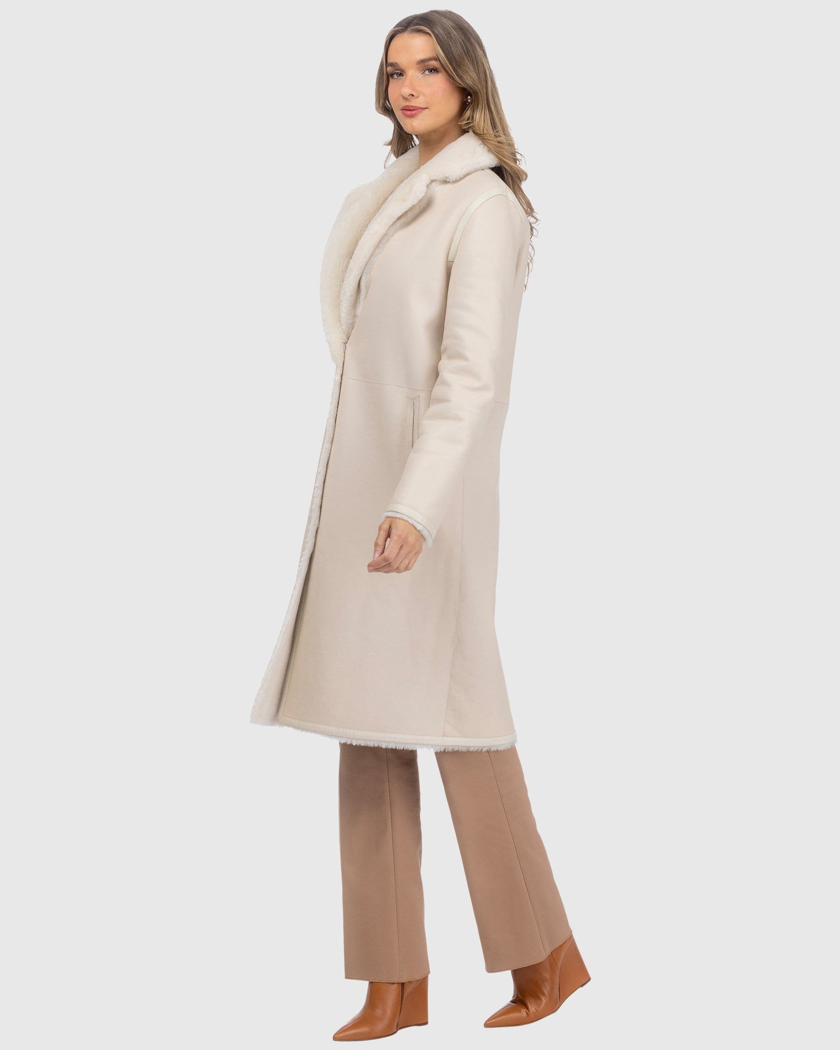 REVERSIBLE MERINO SHEARLING LAMB SHORT COAT