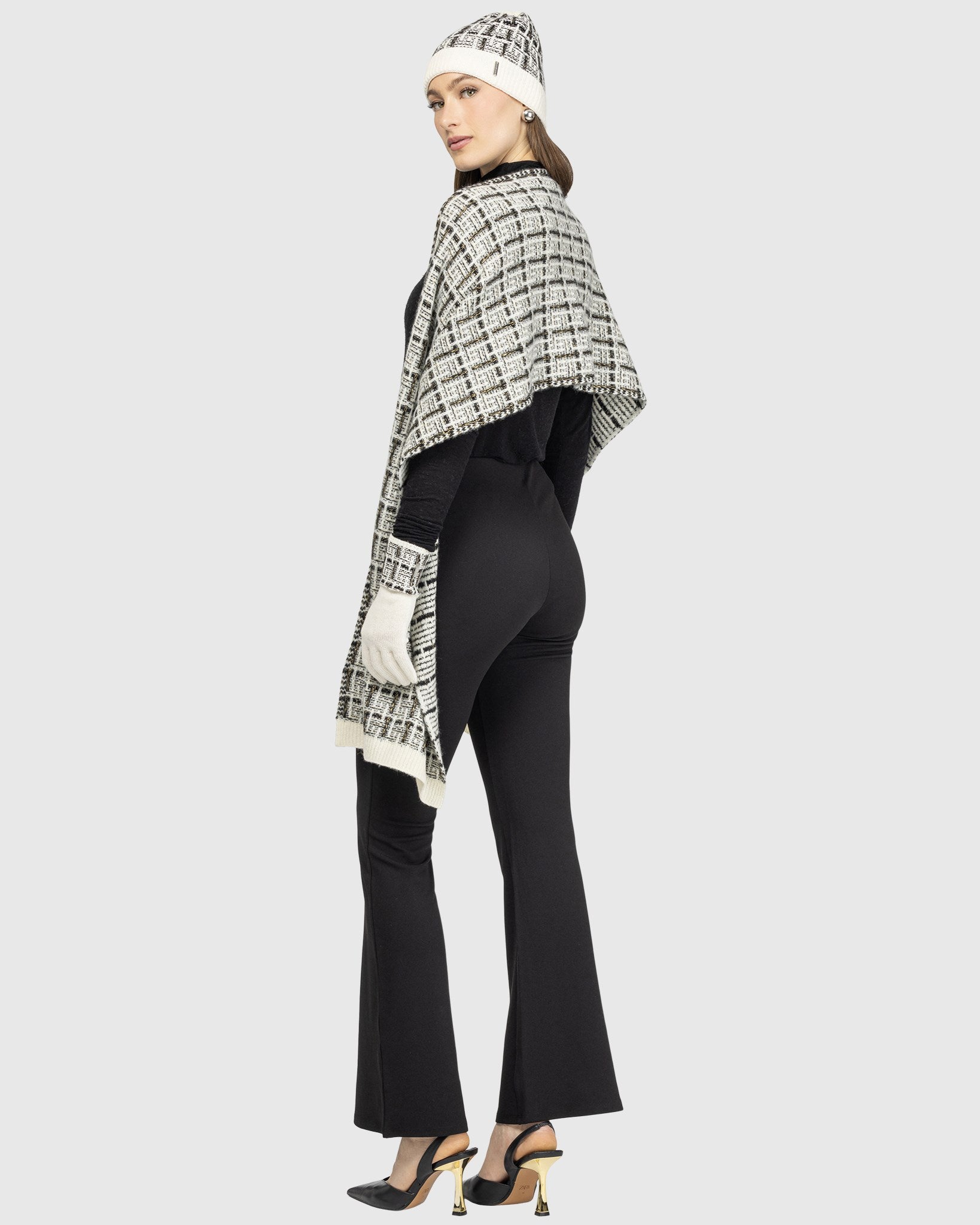 #Color_IVORY/BLACK